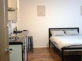 Studio in Bolton town, Short stay studio 5,, hotel in Bolton