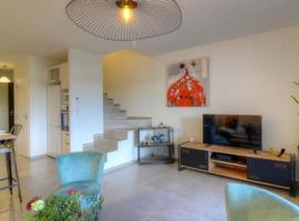 Villa moderne Cala Rossa Bay Les Oceanides, hotel in Lecci