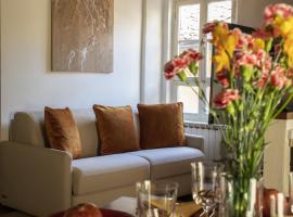 La Mansardina Beccheria Central Apartment 1 double bedroom, 1 sofa bed, hotel in Lucca