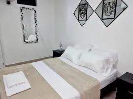 Habitación amplia y cómoda con baño privado