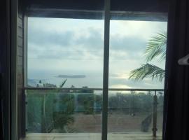 Dhayra's Seascape homestay at Dapoli, Hotel mit Parkplatz in Ānjarle