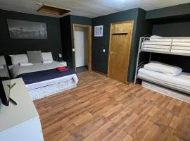 Bryn Bettws Lodge, hotel with parking in Port Talbot