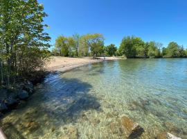 Cottage right across Lake Simcoe in Innisfil, Ferienhaus in Innisfil