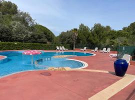 Chalet T3 4/6 personnes à Agde, hotel in Agde