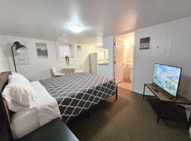 Modern 1BR at Downtown, hotel in Moose Jaw