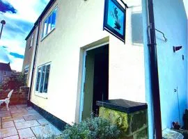 Beautiful Two Bedroom Country Cottage in County Durham Village Pub and Free Parking