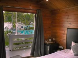 Beachside Escape Cottages, luxury hotel in Morjim