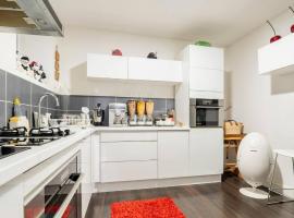 La maison de L &Eacute;chauguettes Vous offre petit d&eacute;jeuner et m&eacute;nage, itsepalvelumajoitus kohteessa Clermont-Ferrand