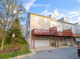 Luxury Family Retreat Townhouse, 3BR,WIFI,Near Attractions, Family Ready, hotel in Owings Mills