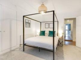 Central 2 bedroom garden flat with free parking – hotel w mieście Royal Tunbridge Wells