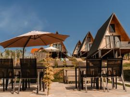 CAVO VILLAGE- Cabins Rental Băile 1 Mai, caba&ntilde;a o casa de campo en Rontău