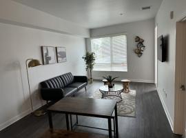 Chic Luxury Condo near Hollywood, khách sạn ở Glendale