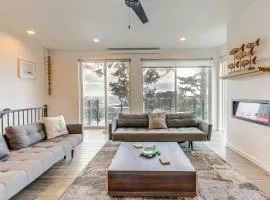 Depoe Bay Townhome with Deck and Stunning Ocean Views!