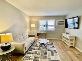 Cathedral 1-Walking Distance to UNMC, apartment in Omaha