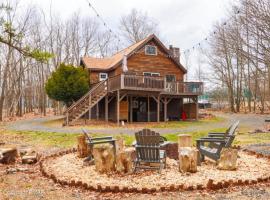 Rustic Poconos Winding Way Chalet, cottage in Albrightsville