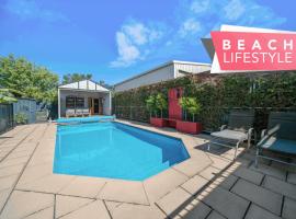 Beachside Cottage - Private Pool & Sauna, hotel in Largs