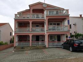 Apartments and rooms with parking space Povljana, Pag - 22707, guest house in Povljana