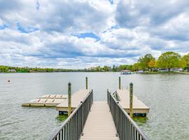 Lakefront Troutman Home with Private Dock and Slip!, hotel em Troutman