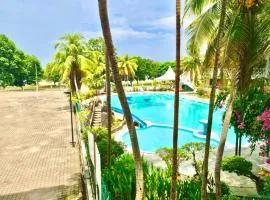 1-10pax DoorStep private beach & swimming pool