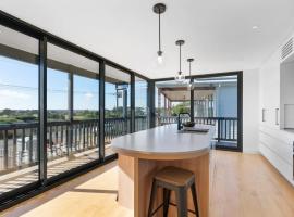 81 Bristow-Smith Ave Goolwa Beach - BYO Linen - WiFi, hotel in Goolwa South