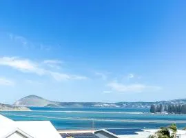 13A Elliot Ave BYO Linen - SeaViews - Walk to Beach - Bikeway - Wi-Fi