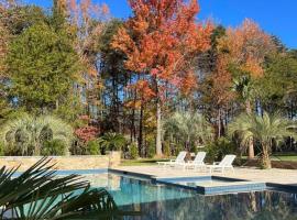Stunning 4 Bed House Perfect for Nature Lovers, hotell i Charlotte