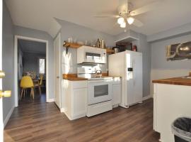 Housepitality - The Sunset House, holiday rental in Columbus