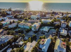 Playa Esmeralda Vacation Home Up To 14 People, hytte i Bradenton Beach