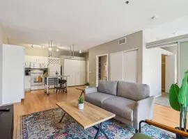 CozySuites Mill District with pool, gym #01