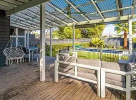 The Birkdale with Heated Pool by Ready Set Stay - BYO Linen and Towels
