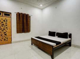 OYO 82103 Royal guest house – hotel w mieście Moradabad