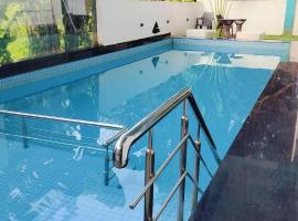 iNDO Homtel Luxury 1-BHK Villa with Pool, hotel v destinaci Goa