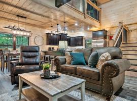 New Luxury Vacation Home Cabin in Smoky Gatlinburg - Theater Room, hotel in Gatlinburg