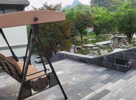 The Bluestone Lodge, hotel in Ha Giang