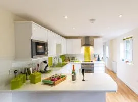 The Retreat, own hot tub, romantic escape, near Lyme Regis