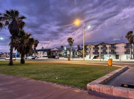 Heritage Resort Shark Bay, hotel in Denham