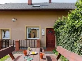 Holiday House BURSZTYN - Nature, Relax & Terrace by Noclegi Renters
