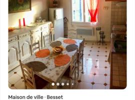 Maison Cosy et Conviviale, Le B7, appartement à Besset