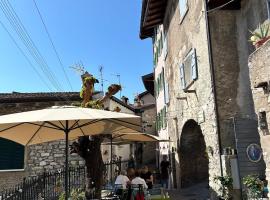 Studios Al Castello dei Limoni, hotell i Limone sul Garda