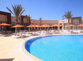 App S1 &agrave; l'h&ocirc;tel Andalucia Beach, Hotel mit Pools in Bizerte