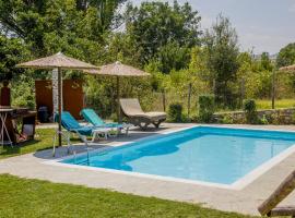 Alexander Aqua Oasis - Poolside Garden Getaway, holiday home in Evkarpía