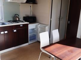 Mobile home S004, glamping site sa Lancieux