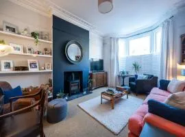 Pass the Keys London Spacious Dulwich family house with Pool