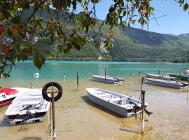 Camping Le Hameau Des Pécheurs, hotel v destinácii Novalaise