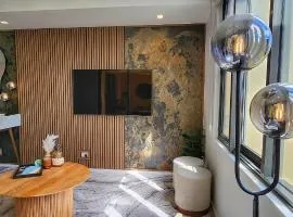 Harbour-view Waterfront Apartment