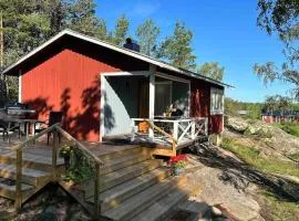 Bastukleven, stuga i Hamnsundets skärgårds idyll