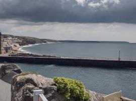 The Samphire Cottage, hotel with parking in Porthleven