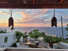 La Resilienza - Villetta Eoliana sul mare, in centro a Malfa