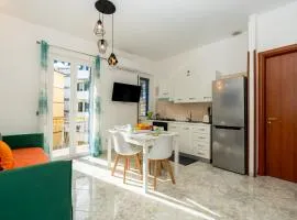 Modern Sea House in the Heart of Amalfi Coast - Apartment with Balcony, 100 mt from the Sea - into Maiori City Center