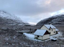 Comfortable house by the River Thrail, hotel in Torridon